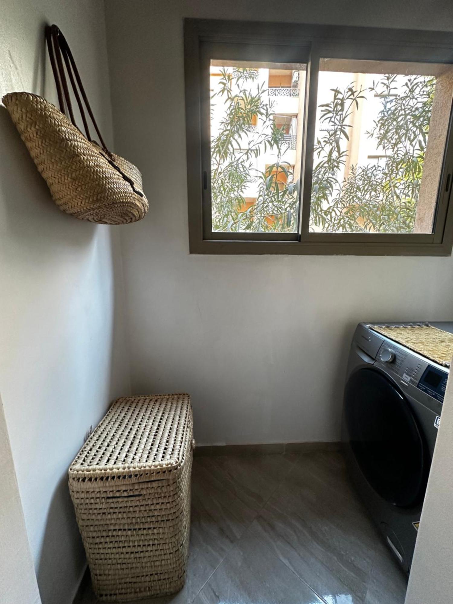 Specious,private With Great Amenities Apartment