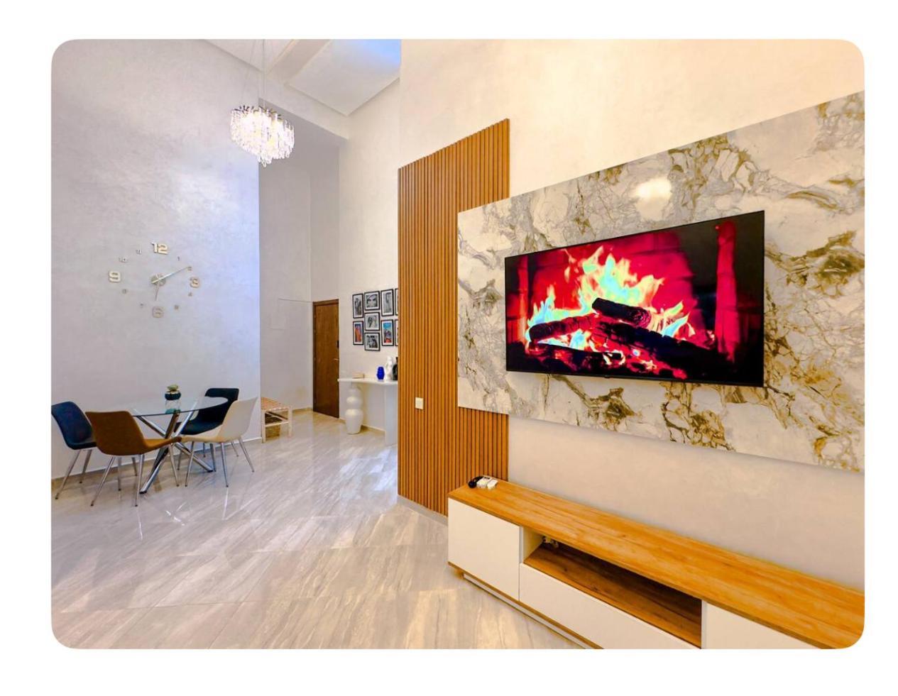 Specious,private With Great Amenities Apartment